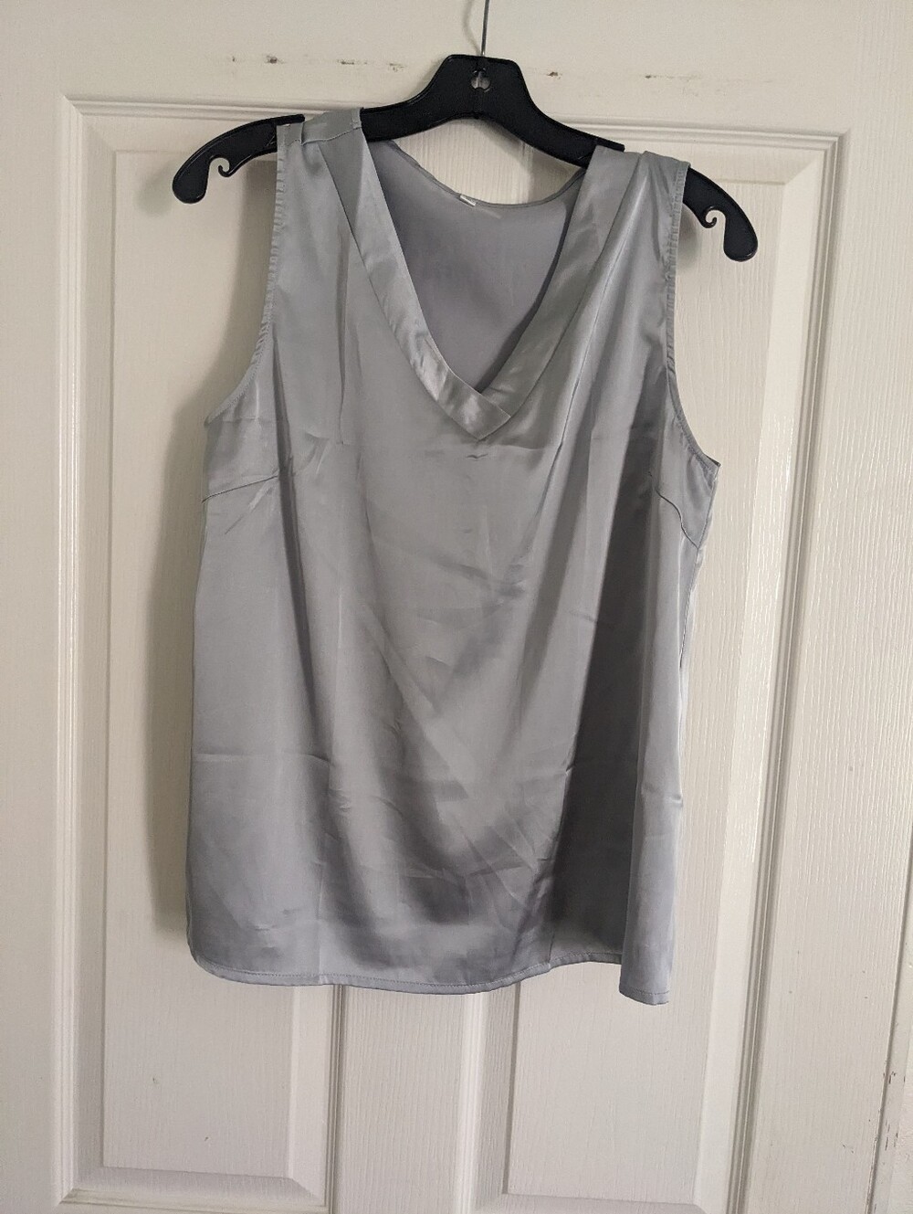 Source Unknown Silver Satin V-Neck Camisole